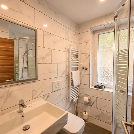 Sunday Schwarzbachtal Hideaway מלון